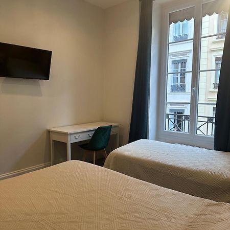 Hotel Azur Lyon Bagian luar foto