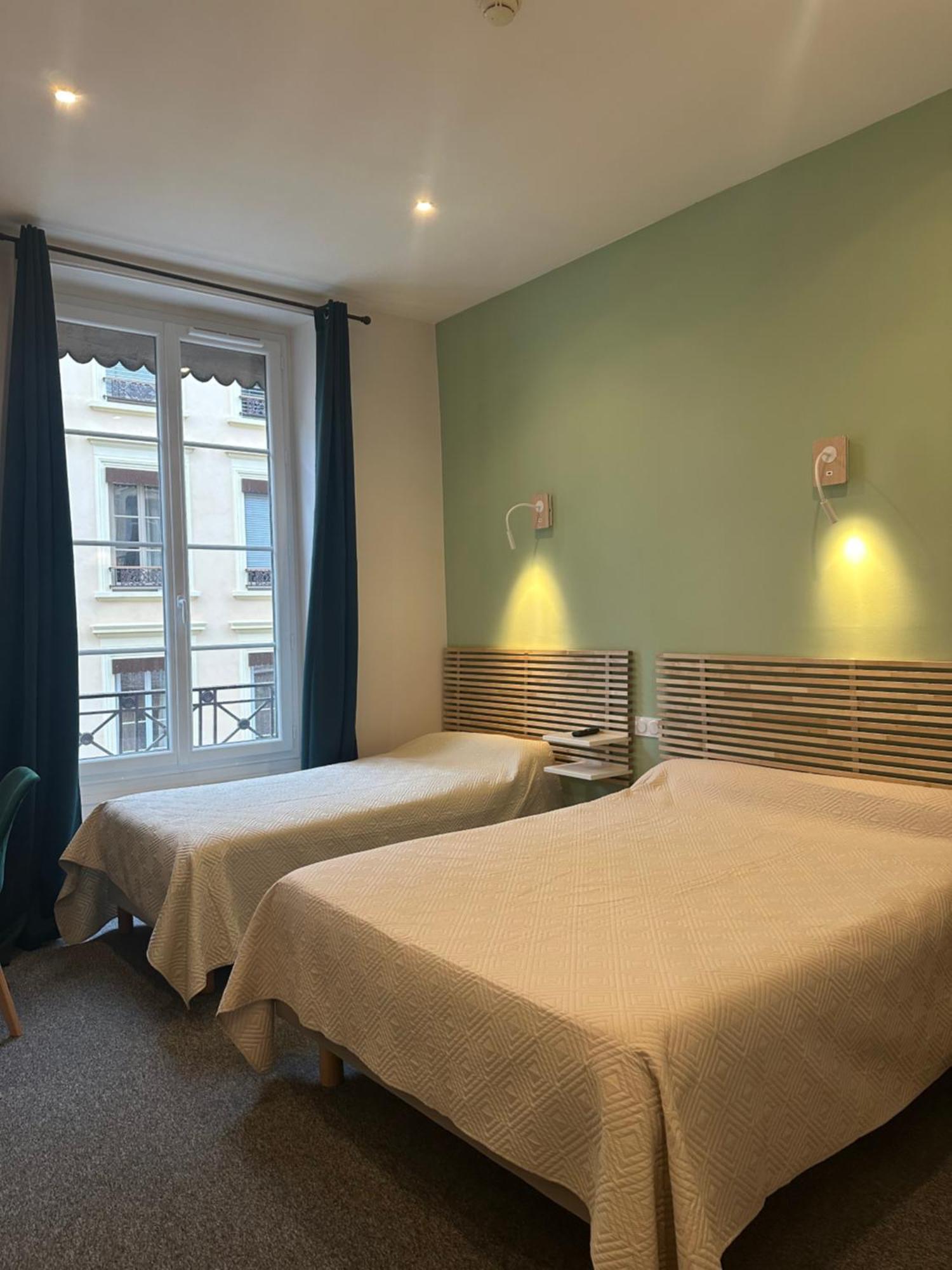 Hotel Azur Lyon Bagian luar foto